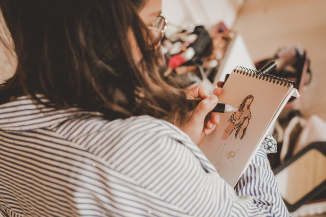 Live sketching de mariage, portrait d&rsquo;invités en direct